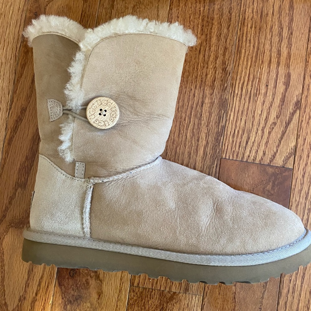 Women’s Uggs - Bailey Button